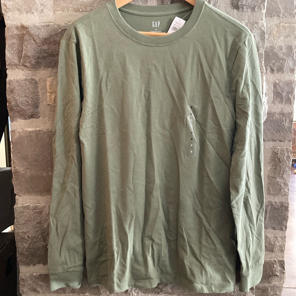 NWT GAP men’s long-sleeve cotton t-shirt